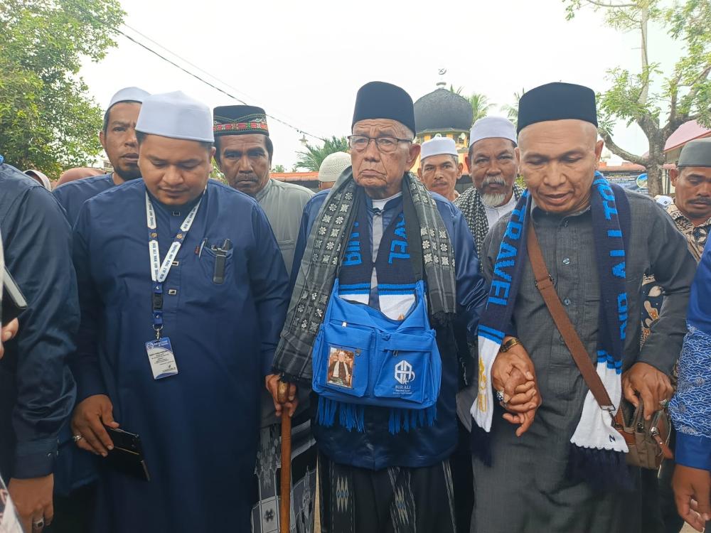 Lautan Doa Iringi Keberangkatan Abu Hasballah Ketapang ke Tanah Suci